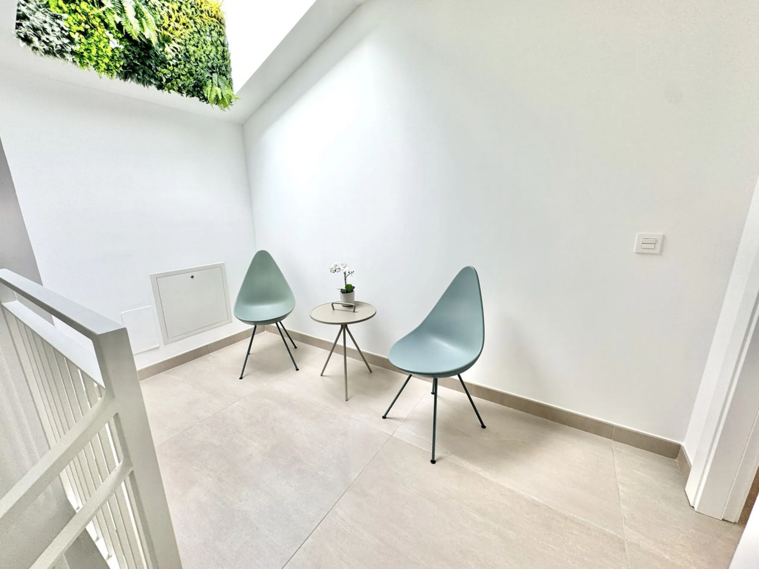 REDUCED - Stunning 2 bed duplex Penthouse only 100m to beach, shops & restaurants, with breathtaking 180º Mediterranean sea views. Set in exclusive El Higueron luxury Sports / Spa community with own beach Club.