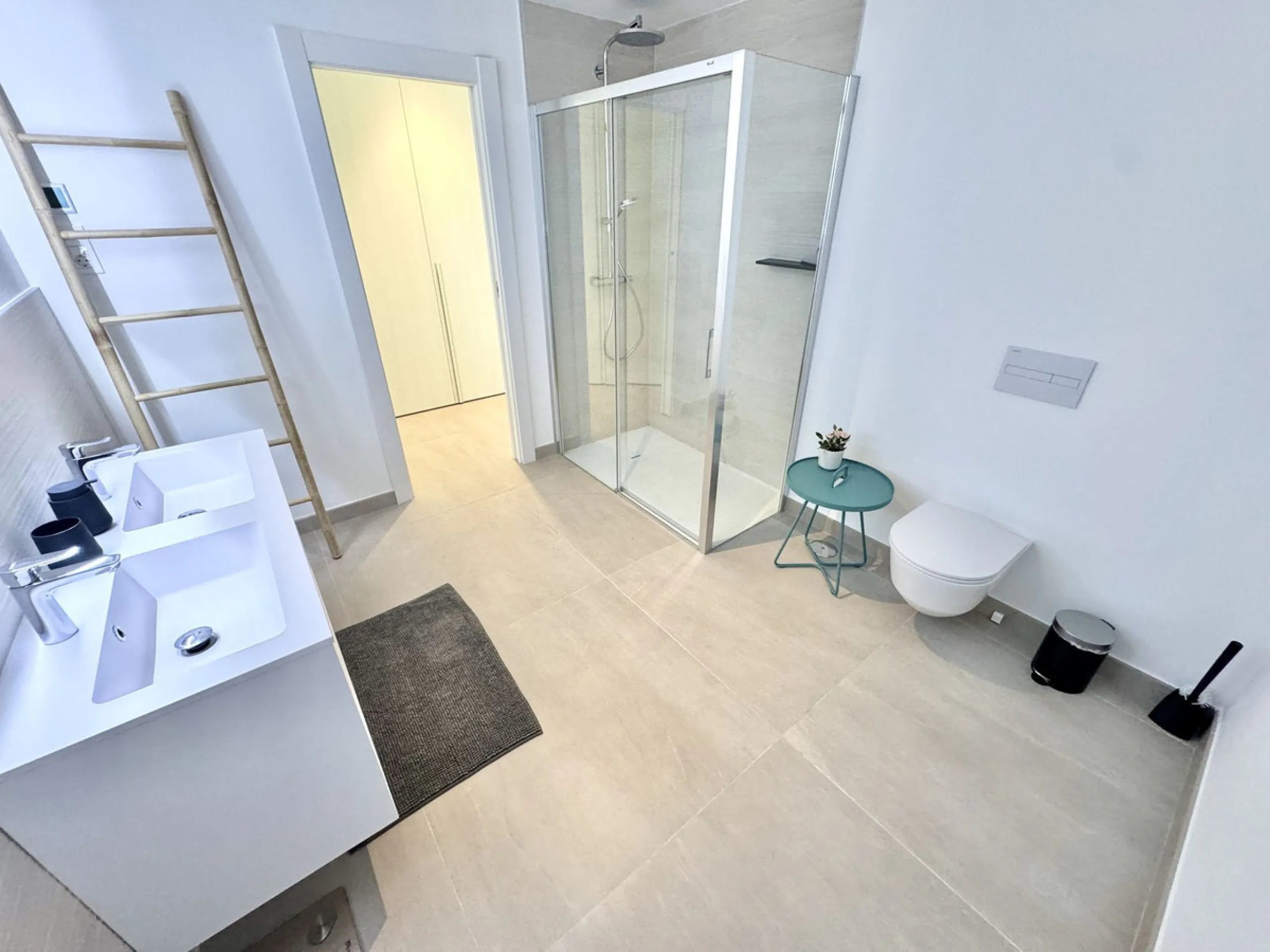 REDUCED - Stunning 2 bed duplex Penthouse only 100m to beach, shops & restaurants, with breathtaking 180º Mediterranean sea views. Set in exclusive El Higueron luxury Sports / Spa community with own beach Club.