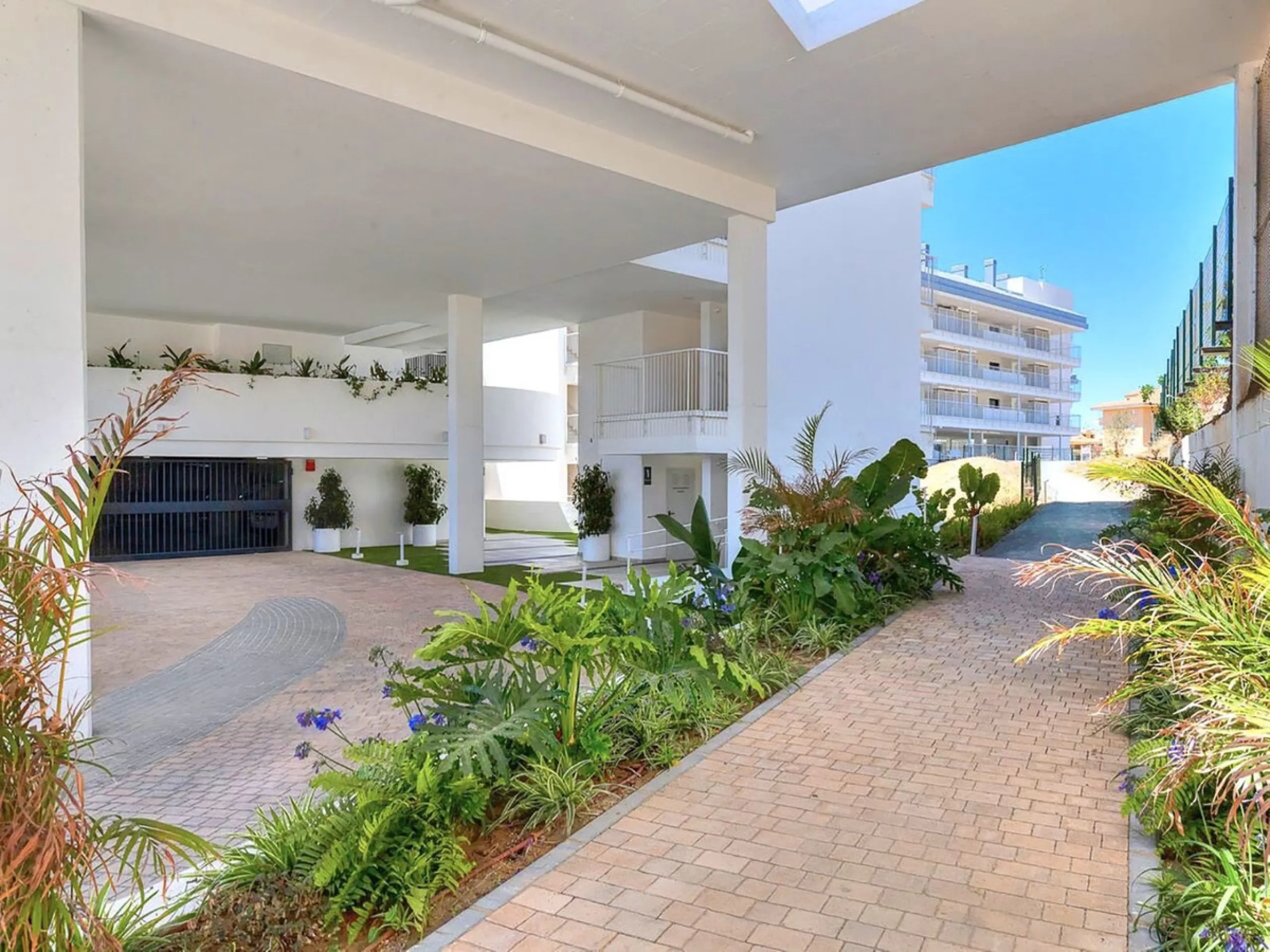 REDUCED - Stunning 2 bed duplex Penthouse only 100m to beach, shops & restaurants, with breathtaking 180º Mediterranean sea views. Set in exclusive El Higueron luxury Sports / Spa community with own beach Club.