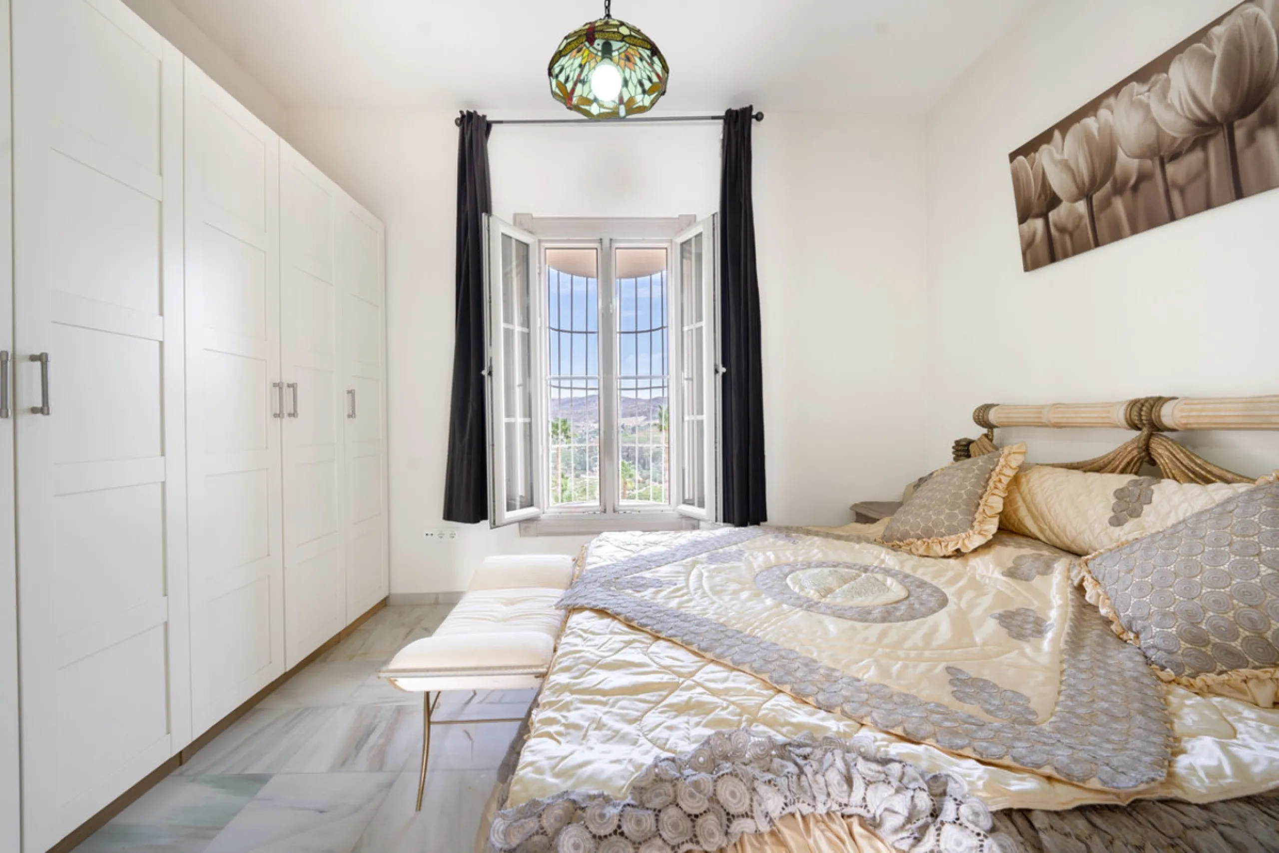 House - Finca - Cortijo в продаже в Pizarra, Málaga. В доме 4 спален и 3 ванных комнат. Площадь дома 589 м². Площадь участка 136151 м²