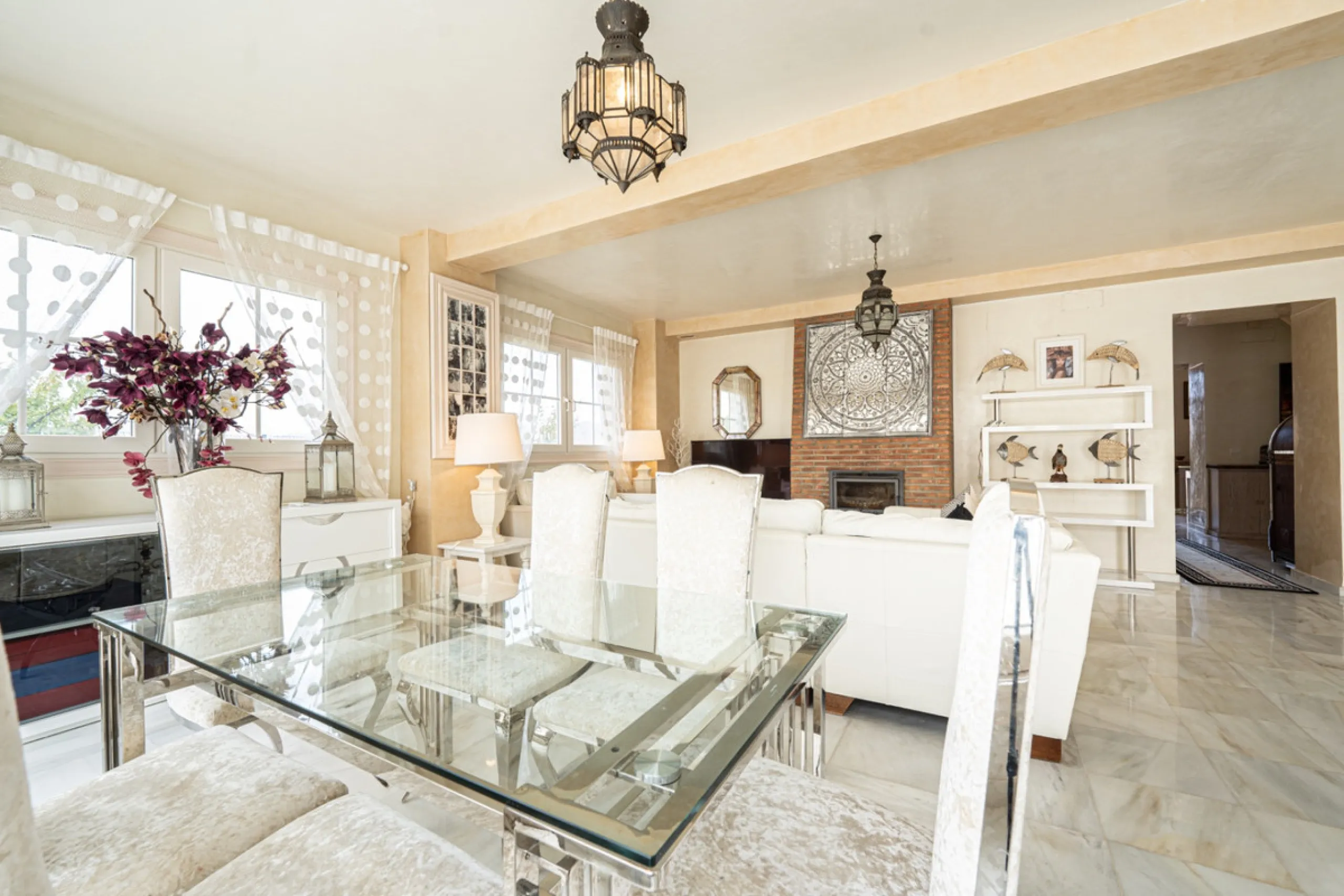 House - Finca - Cortijo в продаже в Pizarra, Málaga. В доме 4 спален и 3 ванных комнат. Площадь дома 589 м². Площадь участка 136151 м²