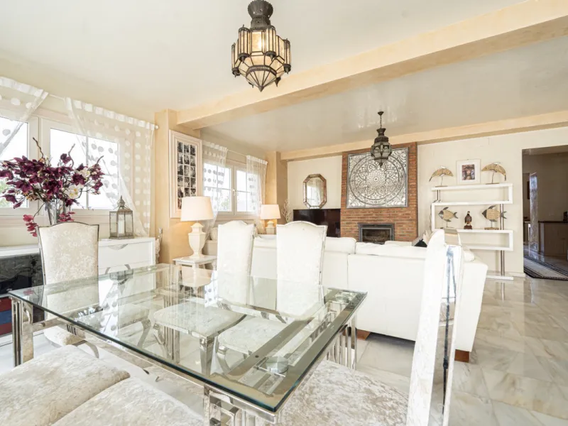 House - Finca - Cortijo в продаже в Pizarra, Málaga. В доме 4 спален и 3 ванных комнат. Площадь дома 589 м². Площадь участка 136151 м²