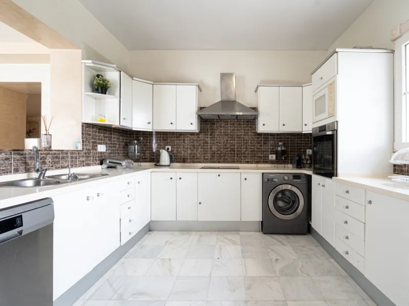 House - Finca - Cortijo в продаже в Pizarra, Málaga. В доме 4 спален и 3 ванных комнат. Площадь дома 589 м². Площадь участка 136151 м²
