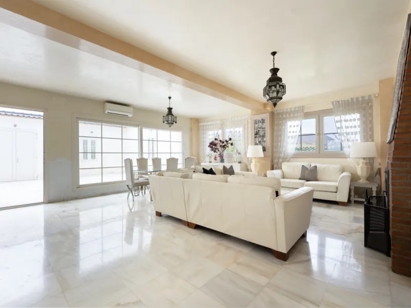 House - Finca - Cortijo в продаже в Pizarra, Málaga. В доме 4 спален и 3 ванных комнат. Площадь дома 589 м². Площадь участка 136151 м²