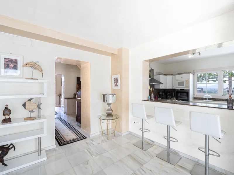 House - Finca - Cortijo в продаже в Pizarra, Málaga. В доме 4 спален и 3 ванных комнат. Площадь дома 589 м². Площадь участка 136151 м²