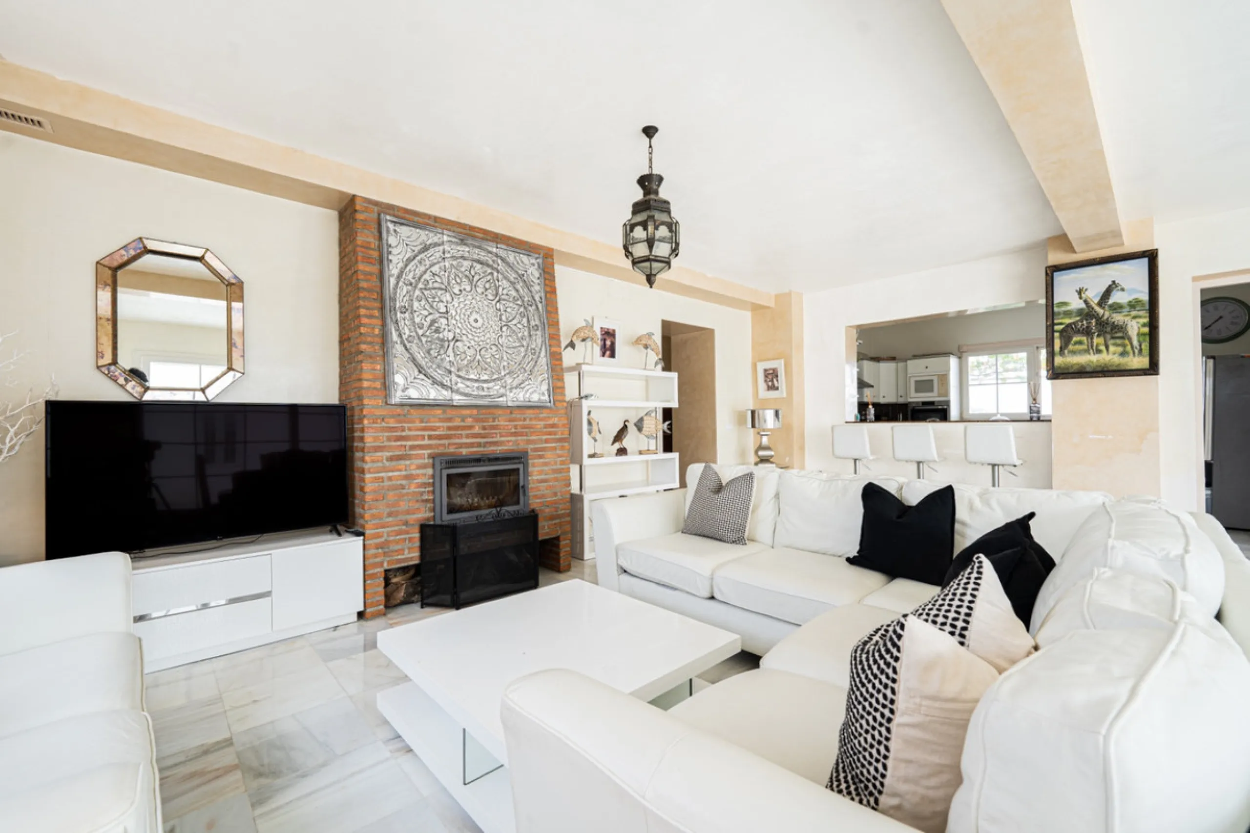 House - Finca - Cortijo в продаже в Pizarra, Málaga. В доме 4 спален и 3 ванных комнат. Площадь дома 589 м². Площадь участка 136151 м²