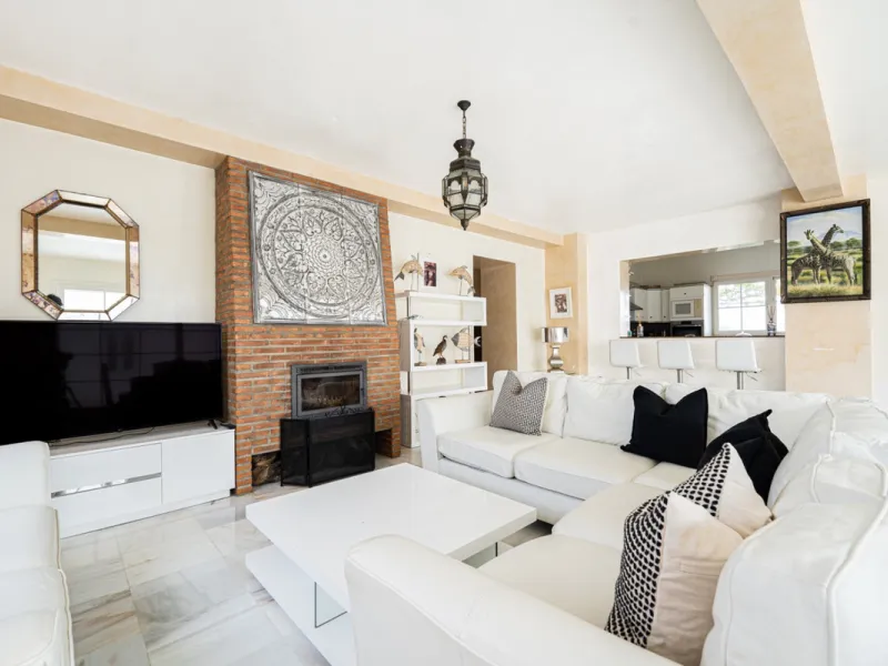 House - Finca - Cortijo в продаже в Pizarra, Málaga. В доме 4 спален и 3 ванных комнат. Площадь дома 589 м². Площадь участка 136151 м²