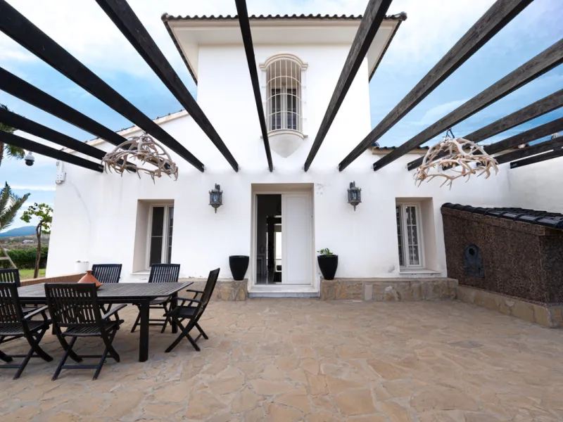 House - Finca - Cortijo в продаже в Pizarra, Málaga. В доме 4 спален и 3 ванных комнат. Площадь дома 589 м². Площадь участка 136151 м²