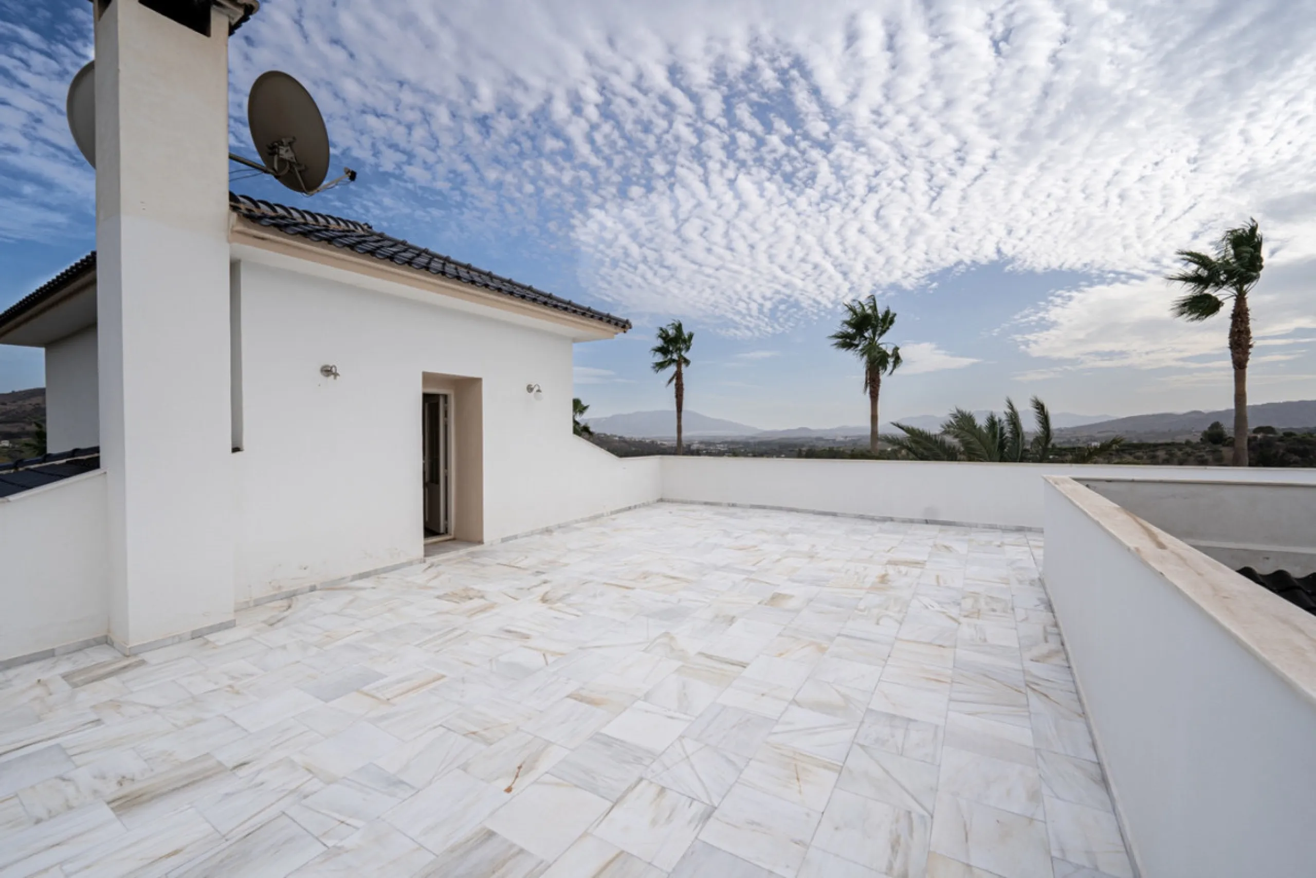 House - Finca - Cortijo в продаже в Pizarra, Málaga. В доме 4 спален и 3 ванных комнат. Площадь дома 589 м². Площадь участка 136151 м²