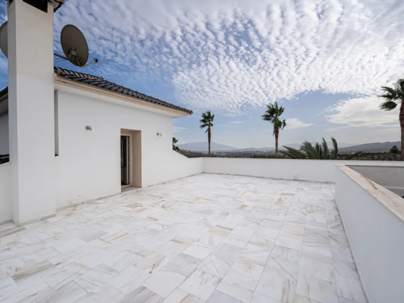 House - Finca - Cortijo в продаже в Pizarra, Málaga. В доме 4 спален и 3 ванных комнат. Площадь дома 589 м². Площадь участка 136151 м²