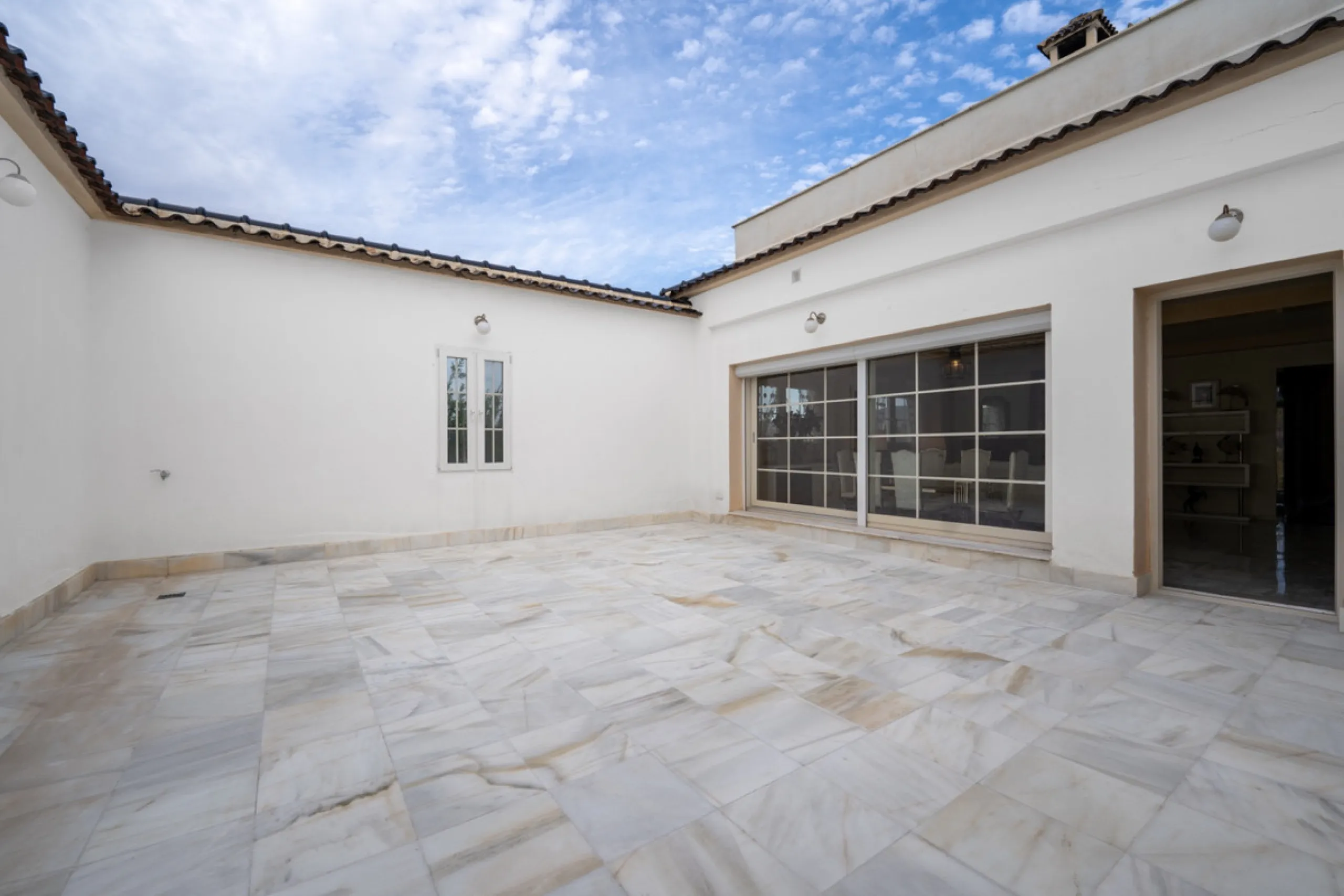 House - Finca - Cortijo в продаже в Pizarra, Málaga. В доме 4 спален и 3 ванных комнат. Площадь дома 589 м². Площадь участка 136151 м²