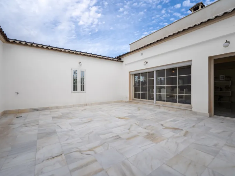 House - Finca - Cortijo в продаже в Pizarra, Málaga. В доме 4 спален и 3 ванных комнат. Площадь дома 589 м². Площадь участка 136151 м²