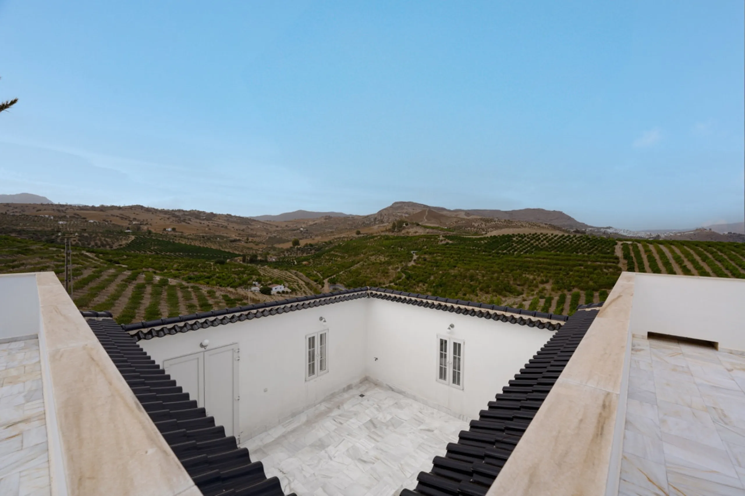 House - Finca - Cortijo в продаже в Pizarra, Málaga. В доме 4 спален и 3 ванных комнат. Площадь дома 589 м². Площадь участка 136151 м²