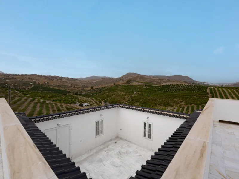 House - Finca - Cortijo в продаже в Pizarra, Málaga. В доме 4 спален и 3 ванных комнат. Площадь дома 589 м². Площадь участка 136151 м²