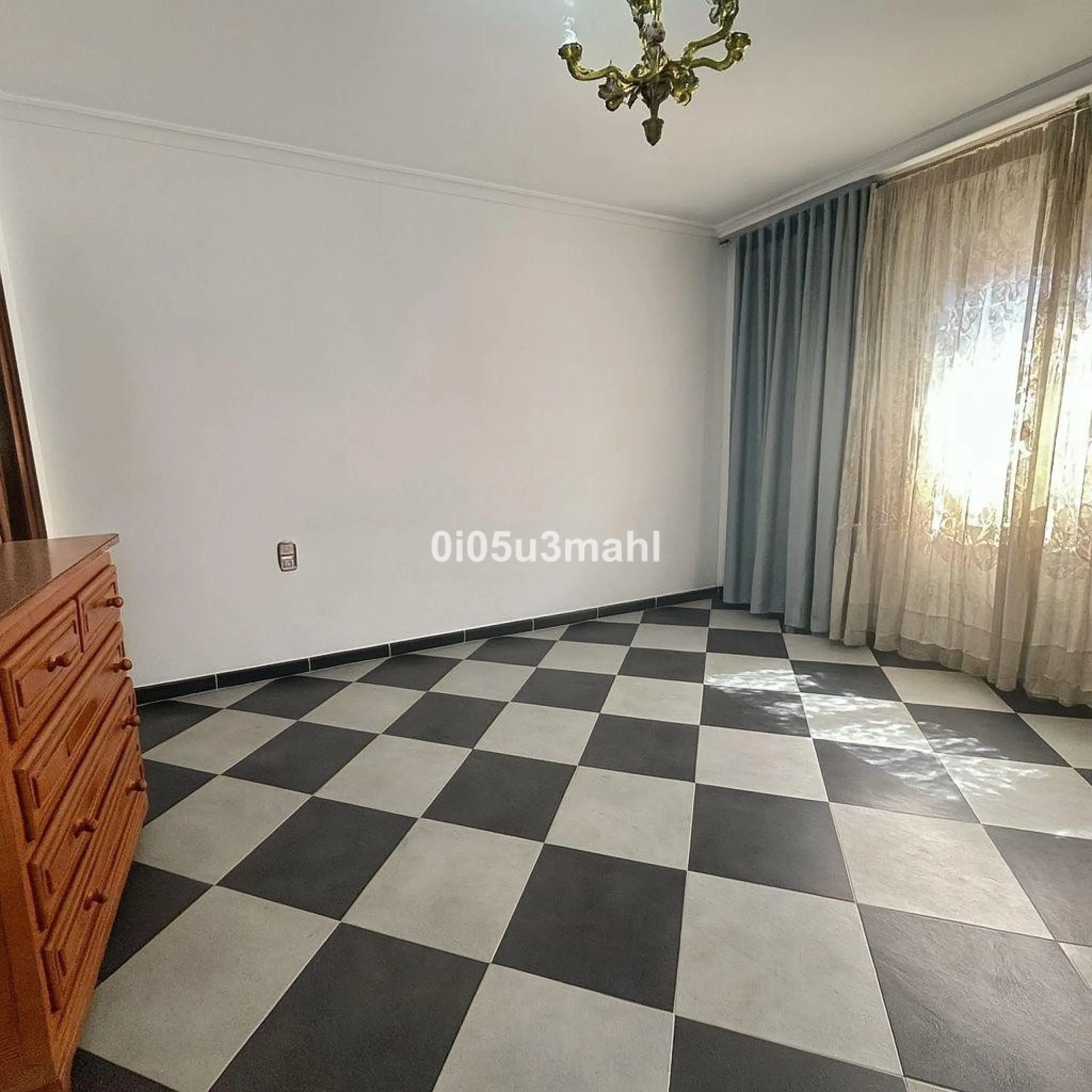 Discover this charming 180m2 house, according to the land registry, ideal for those seeking a customizable project.