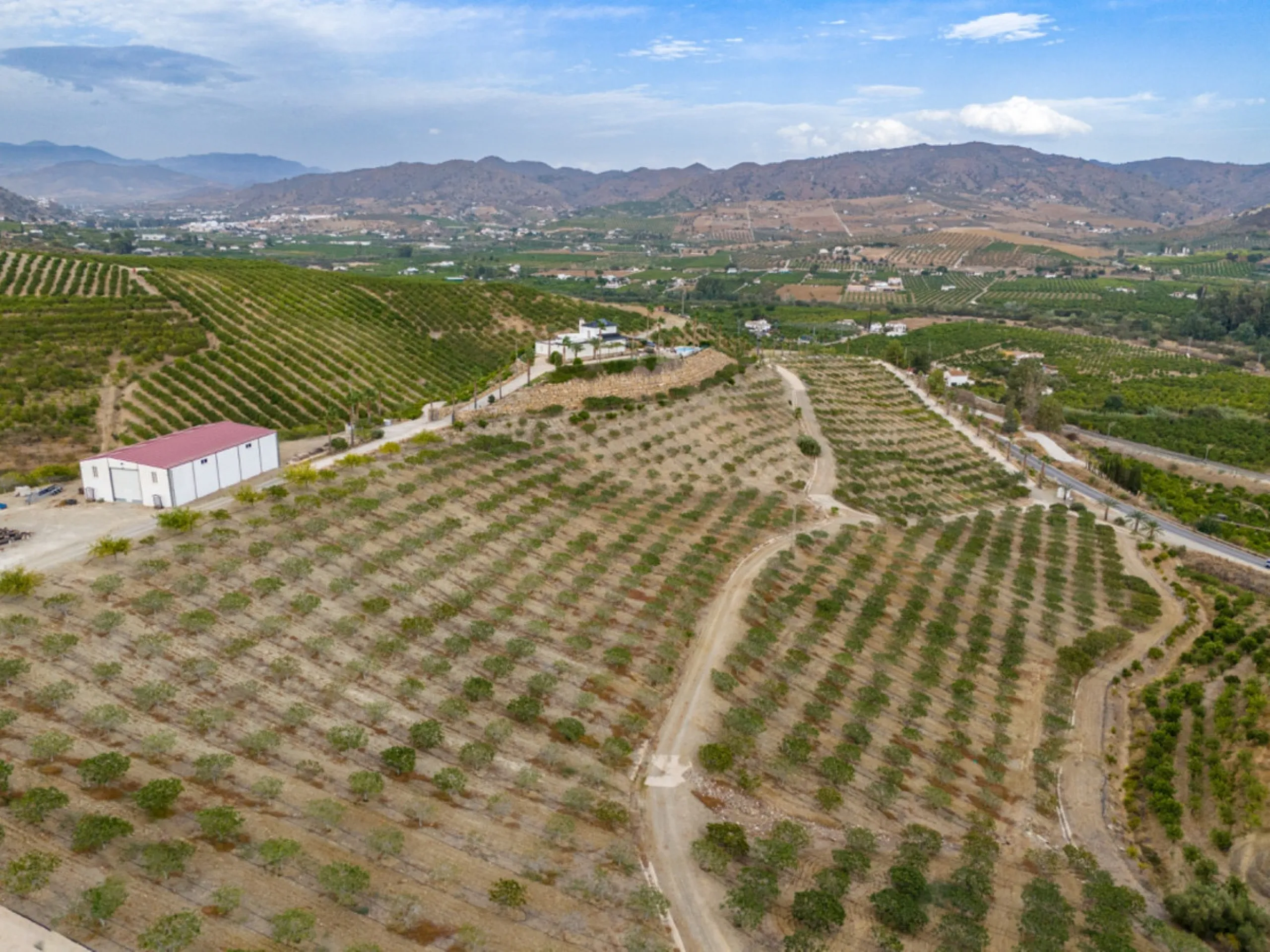 House - Finca - Cortijo в продаже в Pizarra, Málaga. В доме 4 спален и 3 ванных комнат. Площадь дома 589 м². Площадь участка 136151 м²
