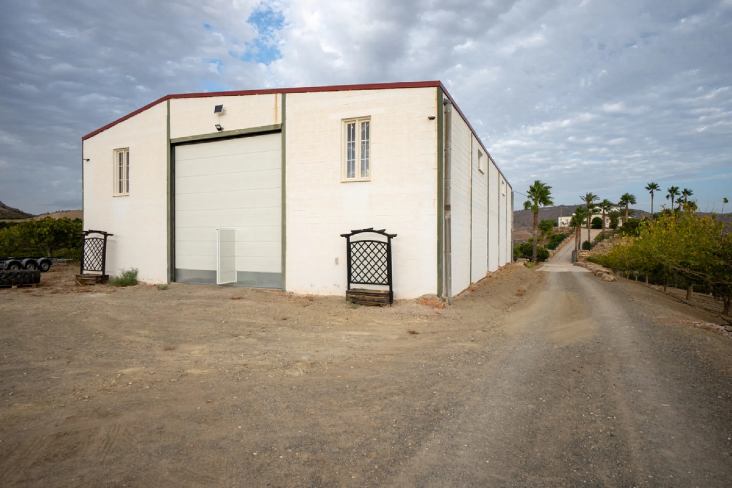 House - Finca - Cortijo в продаже в Pizarra, Málaga. В доме 4 спален и 3 ванных комнат. Площадь дома 589 м². Площадь участка 136151 м²