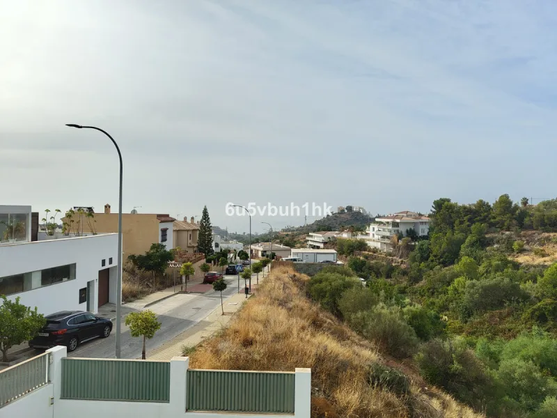 This spacious modern villa is located in a prime area of Benalmádena, near Xanit Hospital, and enjoys clear views toward a protected area where construction is not permitted, ensuring privacy and the tranquility of having hardly any nearby neighbors.