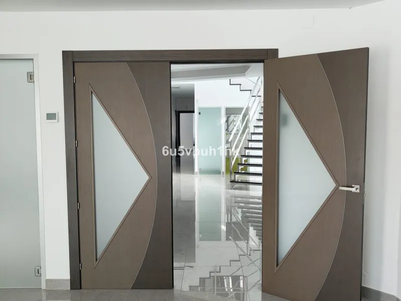 This spacious modern villa is located in a prime area of Benalmádena, near Xanit Hospital, and enjoys clear views toward a protected area where construction is not permitted, ensuring privacy and the tranquility of having hardly any nearby neighbors.