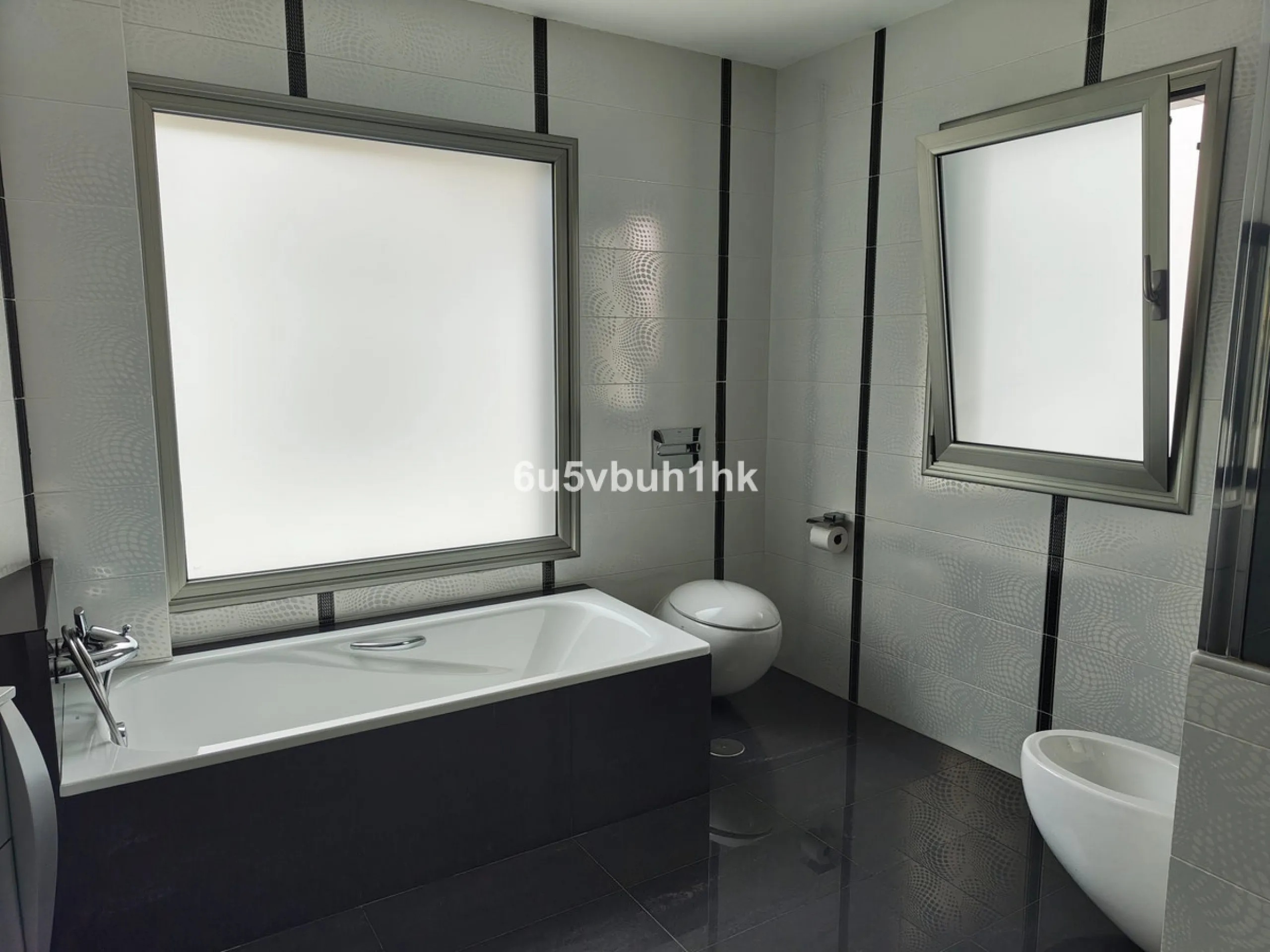 This spacious modern villa is located in a prime area of Benalmádena, near Xanit Hospital, and enjoys clear views toward a protected area where construction is not permitted, ensuring privacy and the tranquility of having hardly any nearby neighbors.