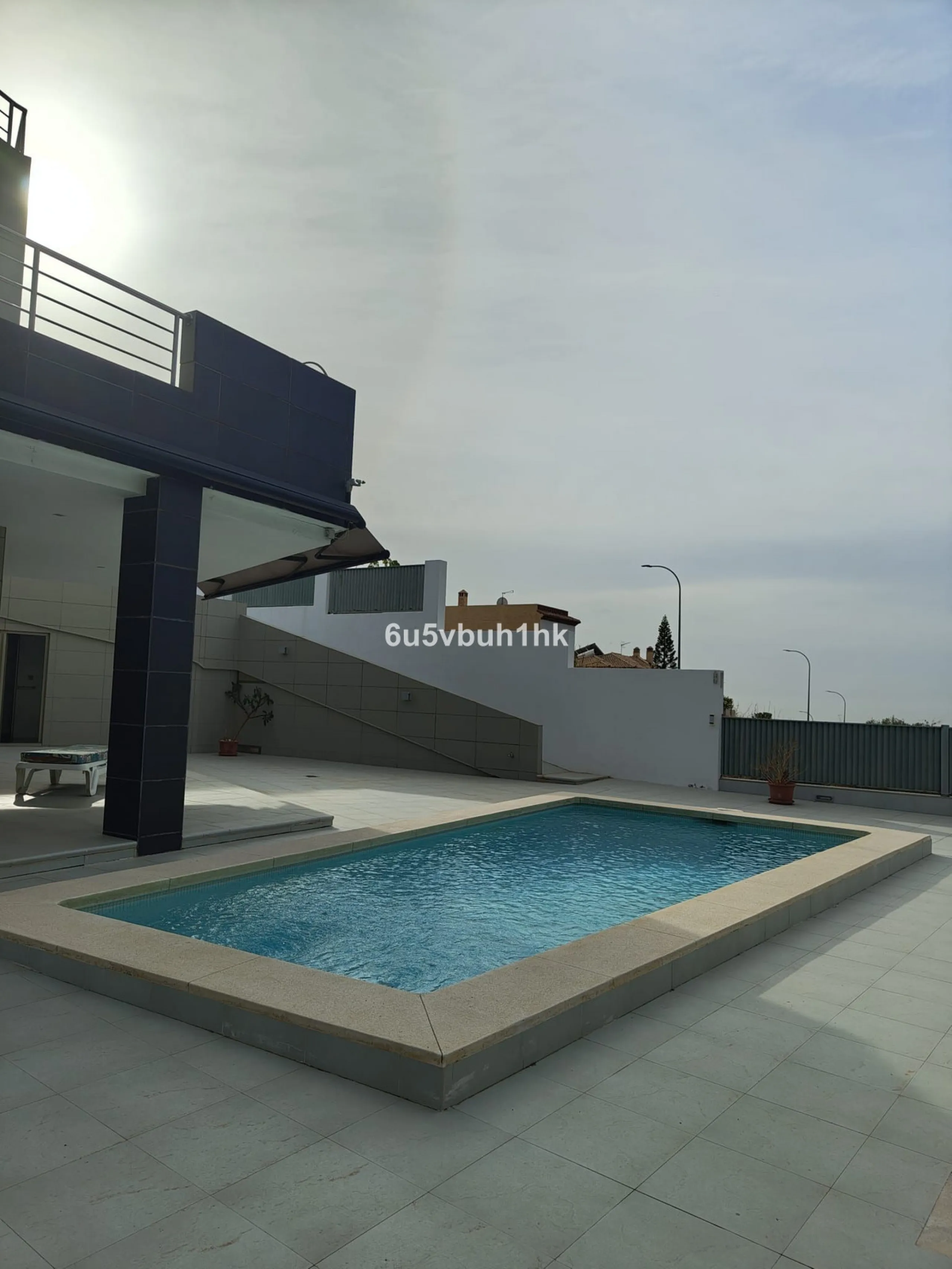 This spacious modern villa is located in a prime area of Benalmádena, near Xanit Hospital, and enjoys clear views toward a protected area where construction is not permitted, ensuring privacy and the tranquility of having hardly any nearby neighbors.