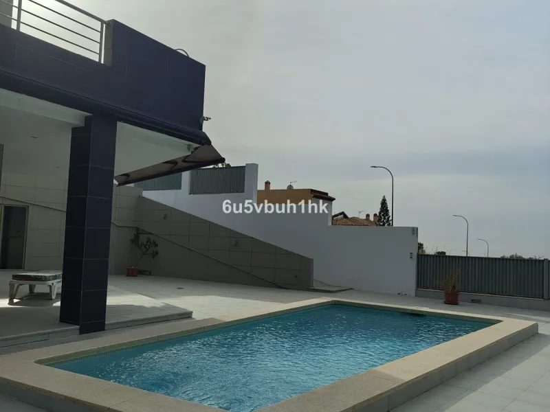 This spacious modern villa is located in a prime area of Benalmádena, near Xanit Hospital, and enjoys clear views toward a protected area where construction is not permitted, ensuring privacy and the tranquility of having hardly any nearby neighbors.