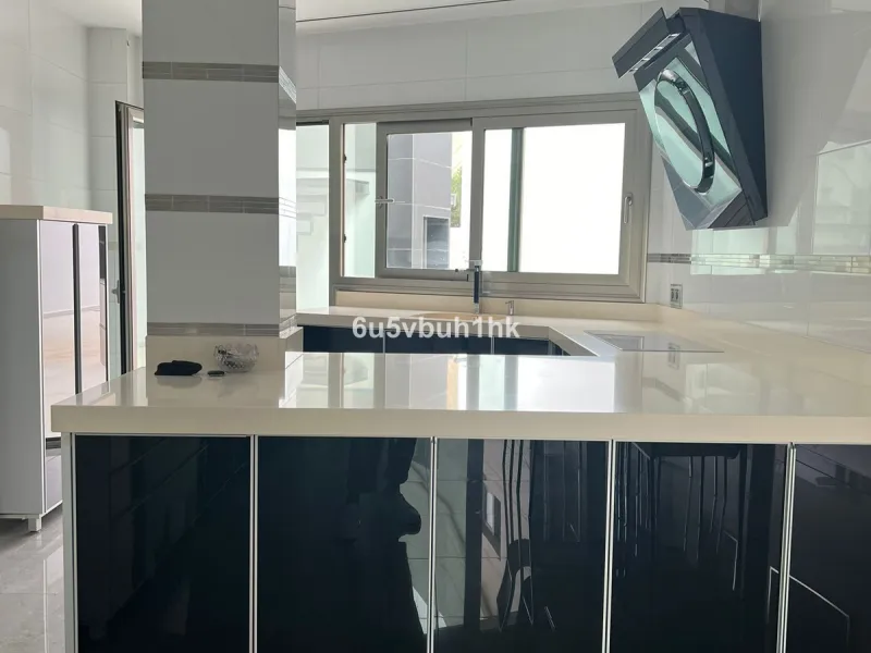 This spacious modern villa is located in a prime area of Benalmádena, near Xanit Hospital, and enjoys clear views toward a protected area where construction is not permitted, ensuring privacy and the tranquility of having hardly any nearby neighbors.