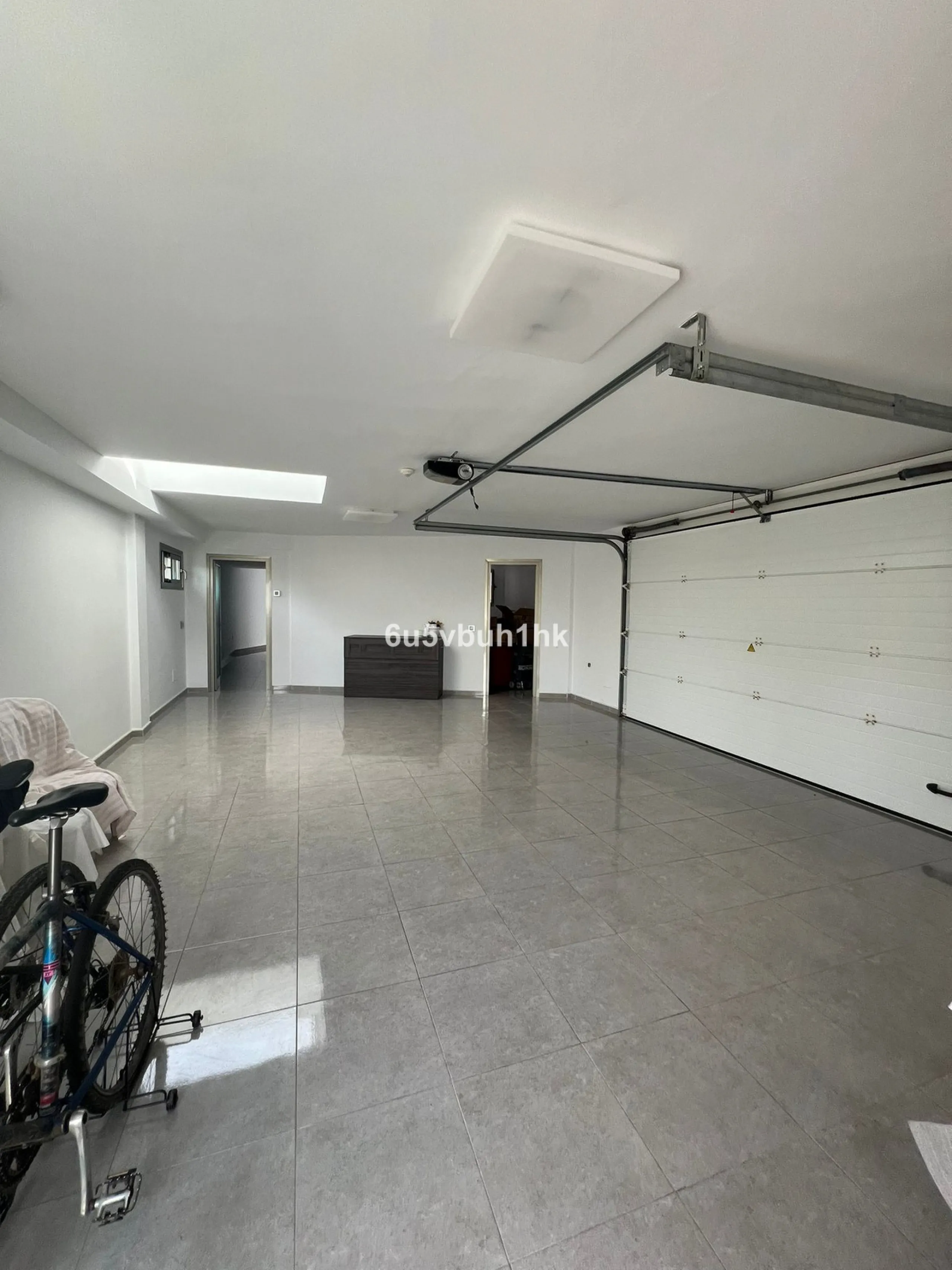 This spacious modern villa is located in a prime area of Benalmádena, near Xanit Hospital, and enjoys clear views toward a protected area where construction is not permitted, ensuring privacy and the tranquility of having hardly any nearby neighbors.