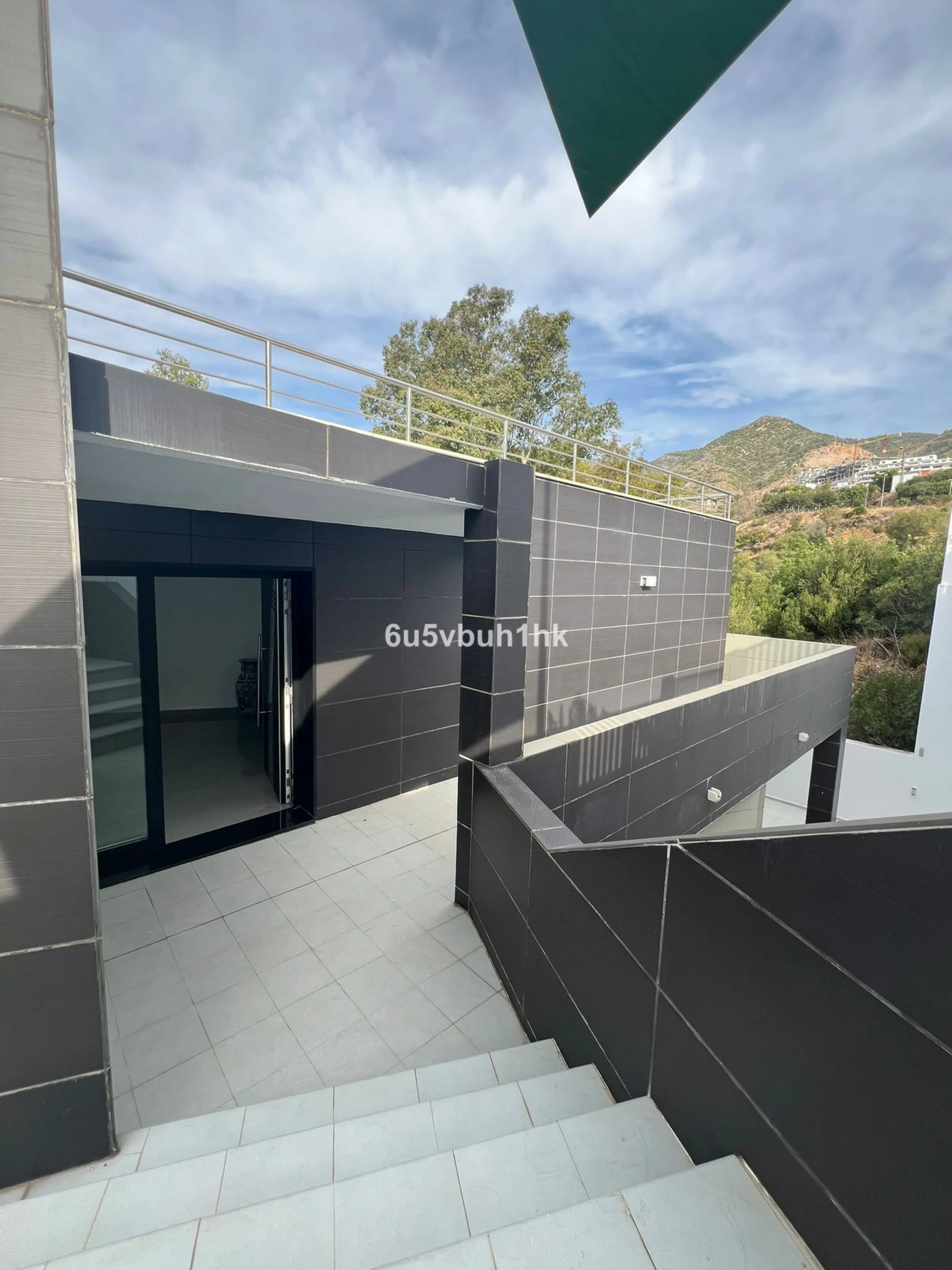 This spacious modern villa is located in a prime area of Benalmádena, near Xanit Hospital, and enjoys clear views toward a protected area where construction is not permitted, ensuring privacy and the tranquility of having hardly any nearby neighbors.