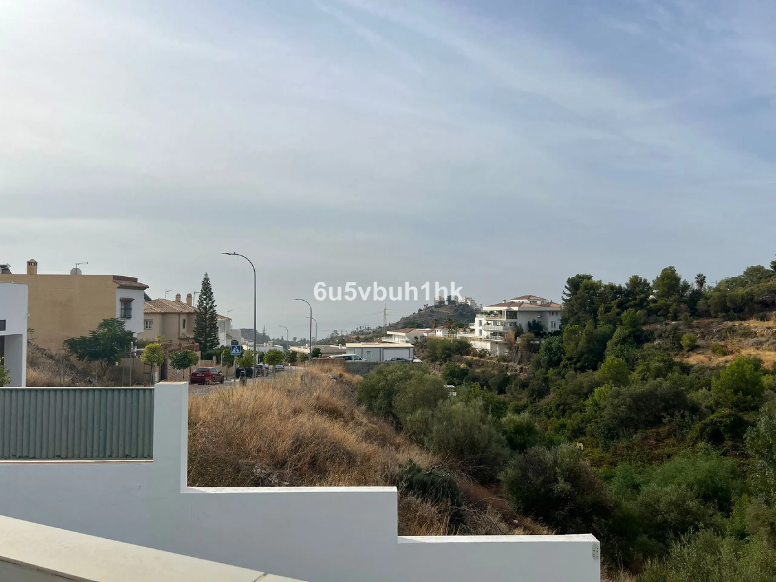 This spacious modern villa is located in a prime area of Benalmádena, near Xanit Hospital, and enjoys clear views toward a protected area where construction is not permitted, ensuring privacy and the tranquility of having hardly any nearby neighbors.