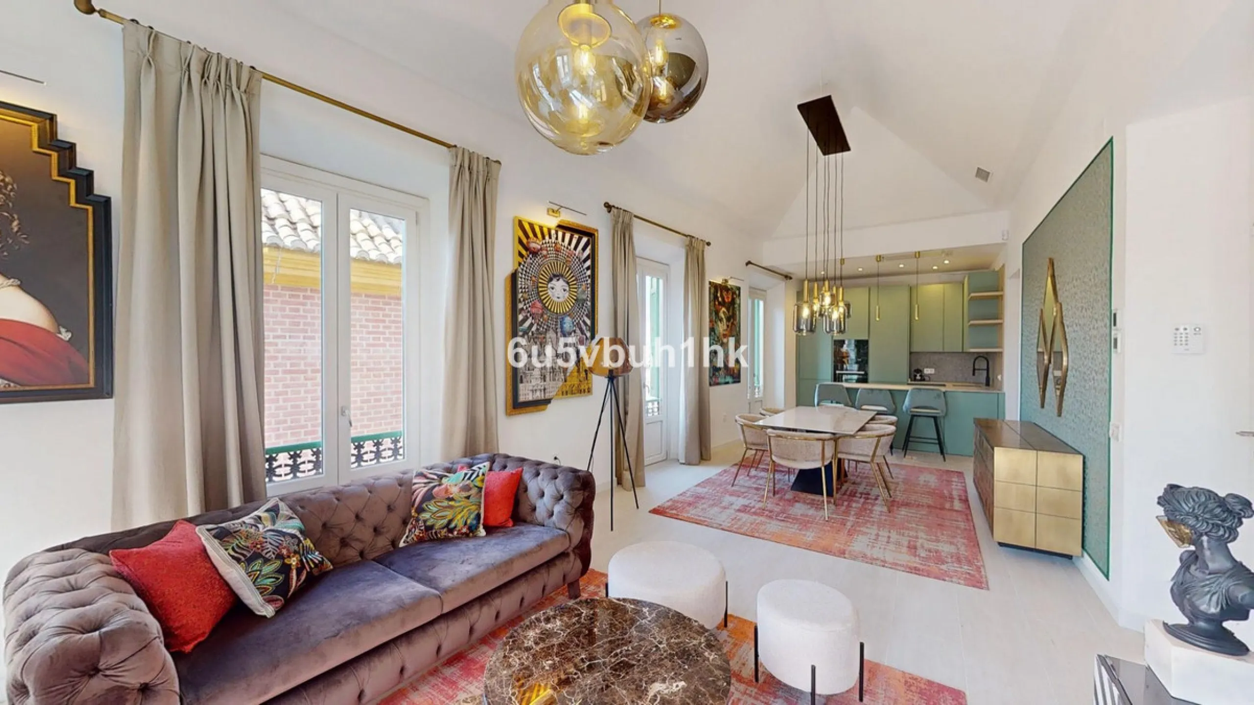 Discover sophisticated city living in this fully renovated penthouse, located in the very heart of Málaga's historic centre. Designed for those who appreciate refined aesthetics, comfort, and tranquillity, this home offers a private retreat in one of the 