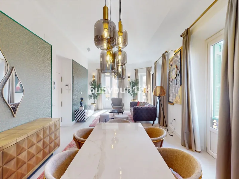 Discover sophisticated city living in this fully renovated penthouse, located in the very heart of Málaga's historic centre. Designed for those who appreciate refined aesthetics, comfort, and tranquillity, this home offers a private retreat in one of the 
