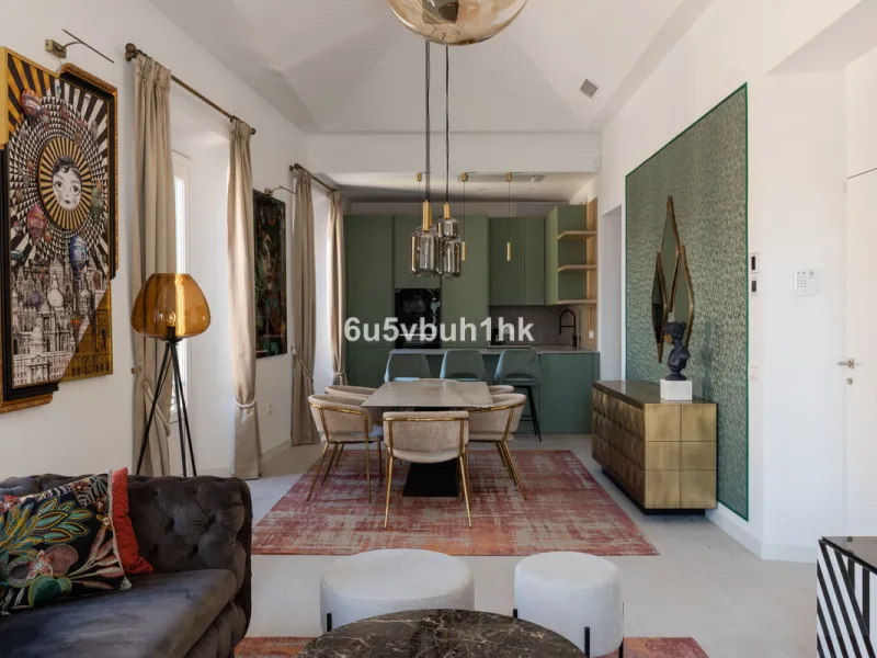 Discover sophisticated city living in this fully renovated penthouse, located in the very heart of Málaga's historic centre. Designed for those who appreciate refined aesthetics, comfort, and tranquillity, this home offers a private retreat in one of the 