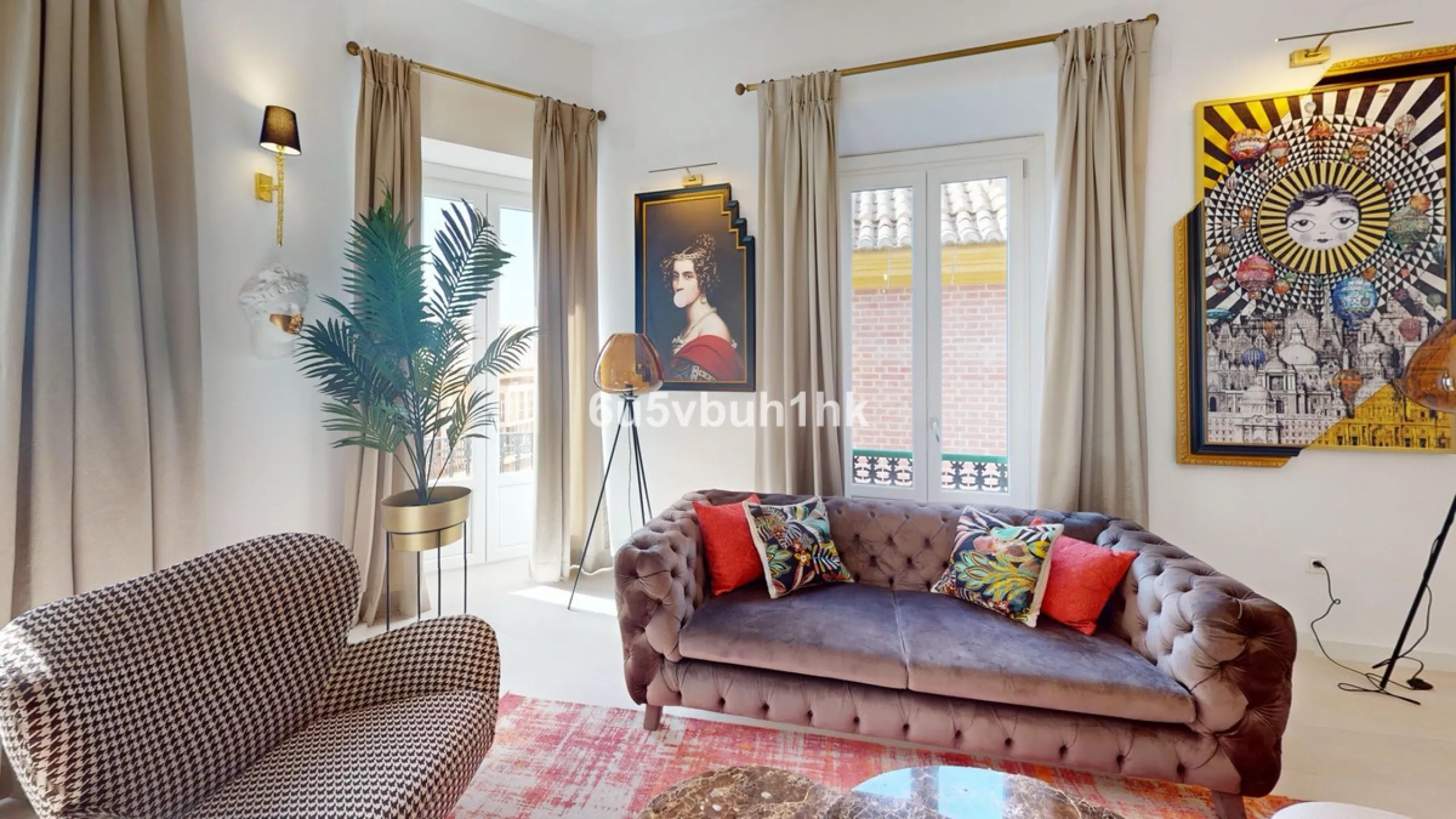Discover sophisticated city living in this fully renovated penthouse, located in the very heart of Málaga's historic centre. Designed for those who appreciate refined aesthetics, comfort, and tranquillity, this home offers a private retreat in one of the 