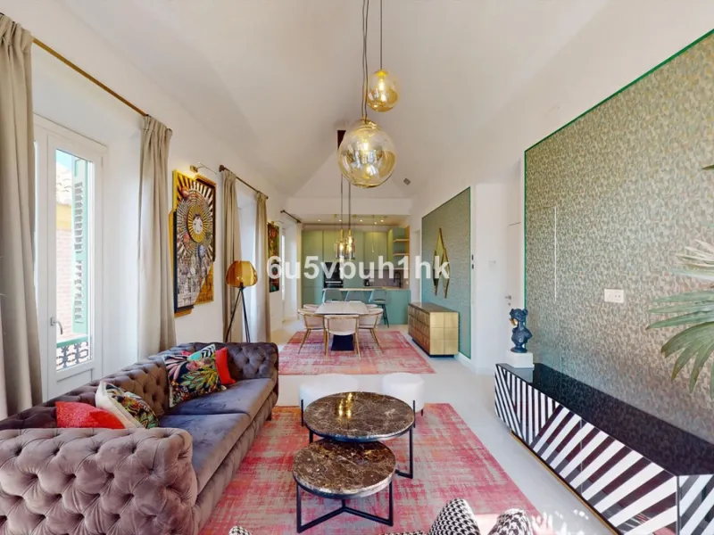 Discover sophisticated city living in this fully renovated penthouse, located in the very heart of Málaga's historic centre. Designed for those who appreciate refined aesthetics, comfort, and tranquillity, this home offers a private retreat in one of the 