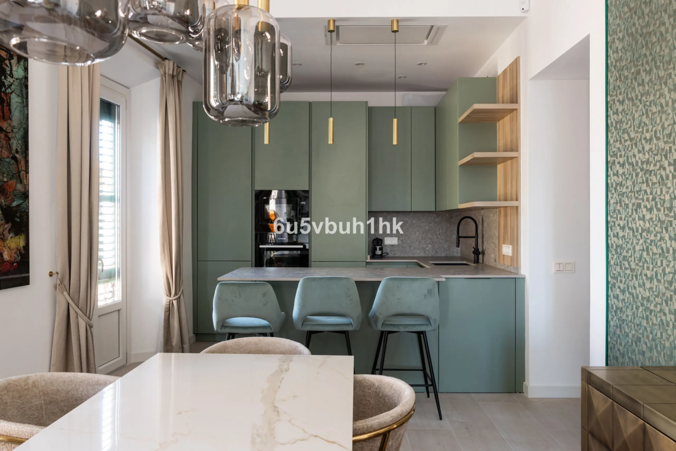 Discover sophisticated city living in this fully renovated penthouse, located in the very heart of Málaga's historic centre. Designed for those who appreciate refined aesthetics, comfort, and tranquillity, this home offers a private retreat in one of the 