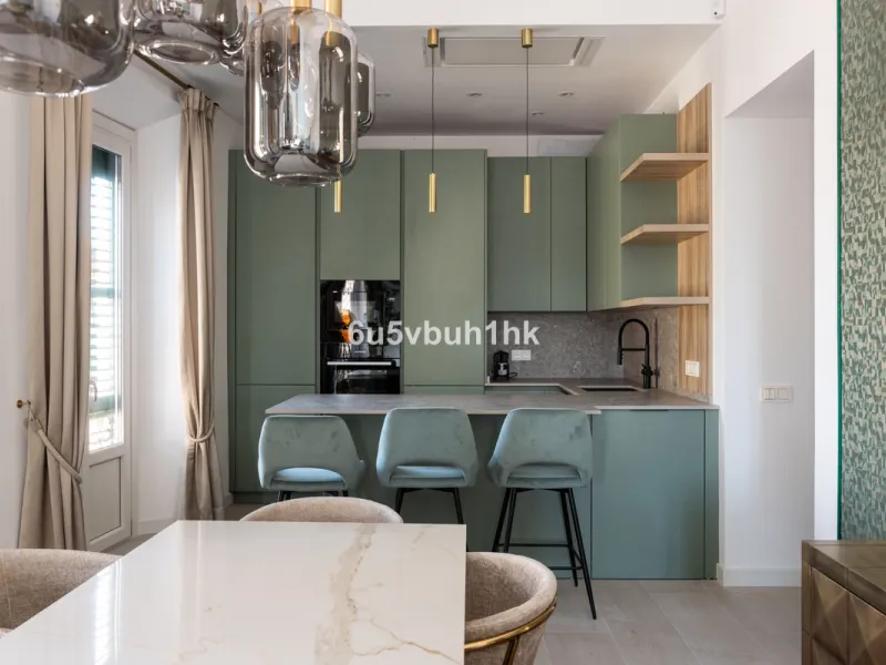 Discover sophisticated city living in this fully renovated penthouse, located in the very heart of Málaga's historic centre. Designed for those who appreciate refined aesthetics, comfort, and tranquillity, this home offers a private retreat in one of the 