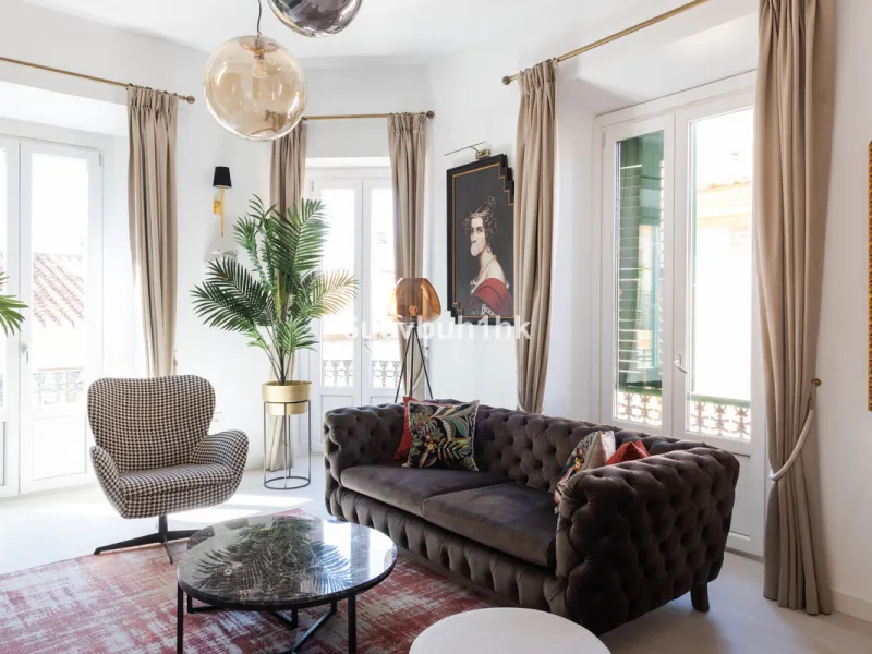 Discover sophisticated city living in this fully renovated penthouse, located in the very heart of Málaga's historic centre. Designed for those who appreciate refined aesthetics, comfort, and tranquillity, this home offers a private retreat in one of the 
