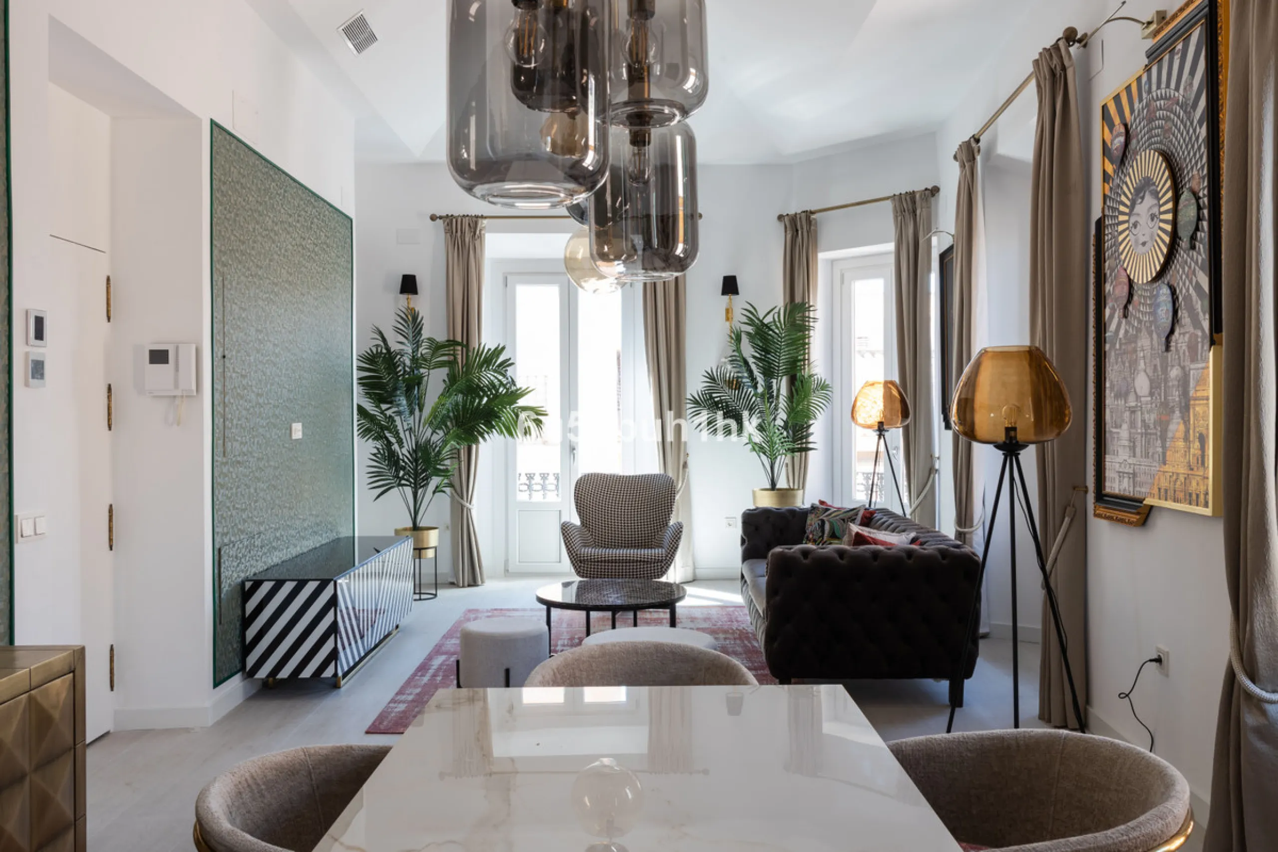 Discover sophisticated city living in this fully renovated penthouse, located in the very heart of Málaga's historic centre. Designed for those who appreciate refined aesthetics, comfort, and tranquillity, this home offers a private retreat in one of the 