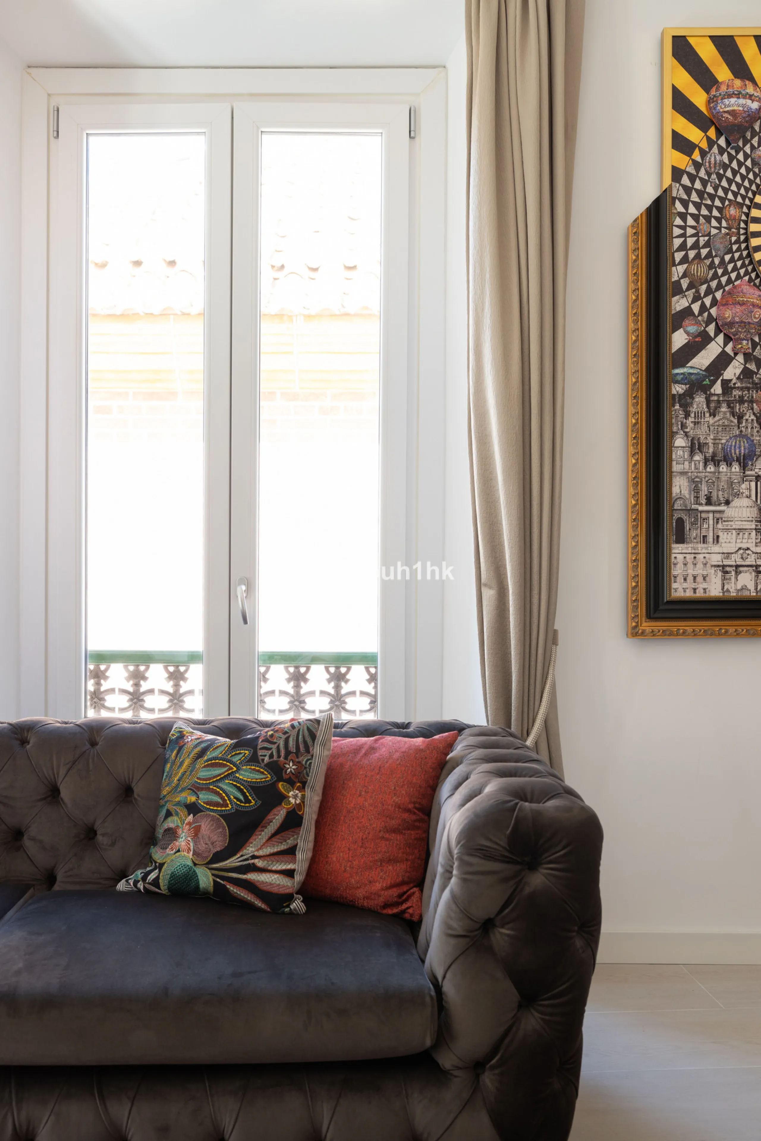Discover sophisticated city living in this fully renovated penthouse, located in the very heart of Málaga's historic centre. Designed for those who appreciate refined aesthetics, comfort, and tranquillity, this home offers a private retreat in one of the 