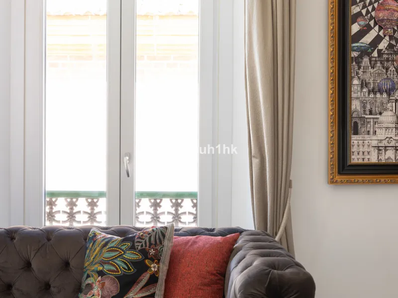 Discover sophisticated city living in this fully renovated penthouse, located in the very heart of Málaga's historic centre. Designed for those who appreciate refined aesthetics, comfort, and tranquillity, this home offers a private retreat in one of the 