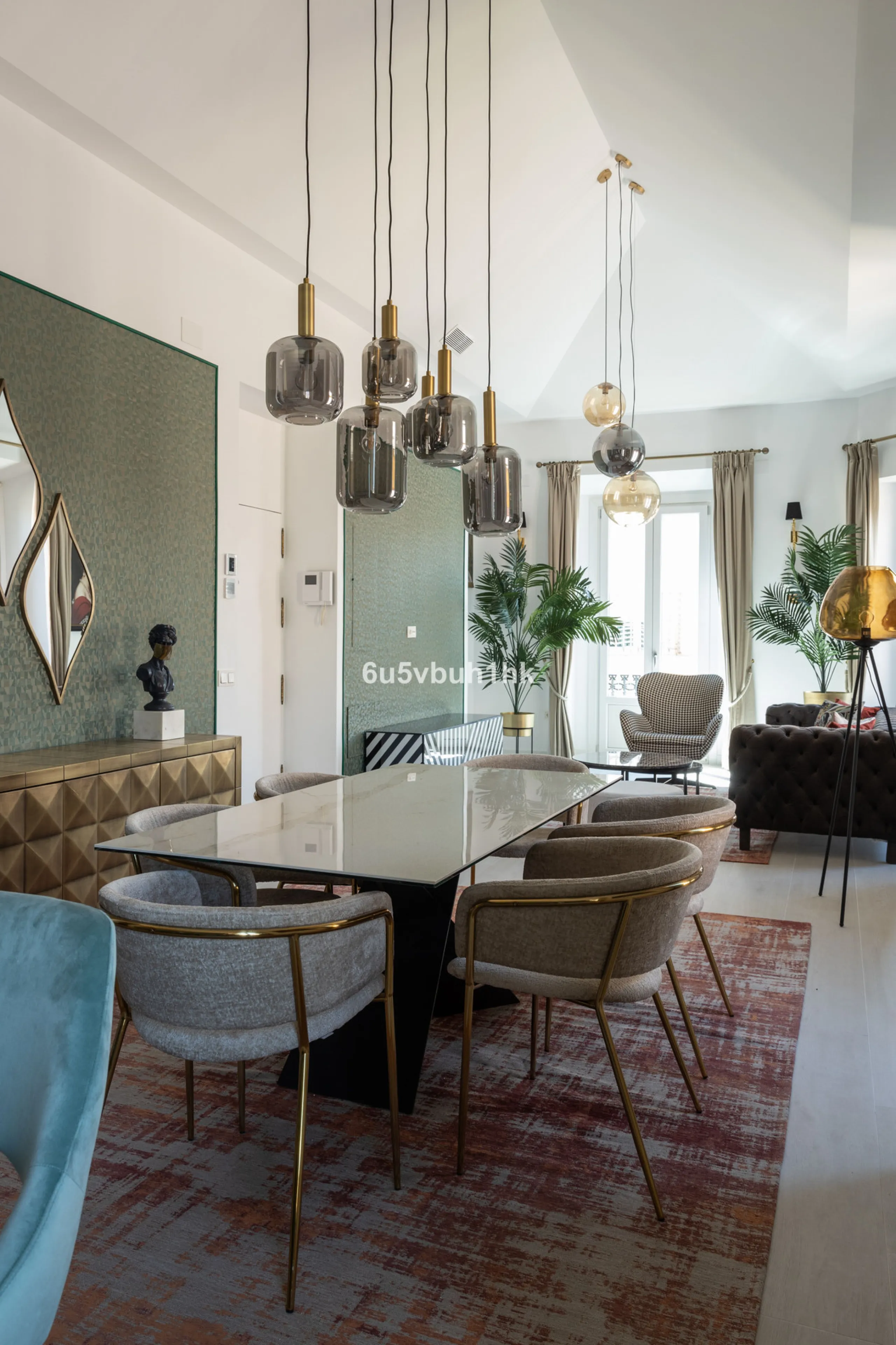 Discover sophisticated city living in this fully renovated penthouse, located in the very heart of Málaga's historic centre. Designed for those who appreciate refined aesthetics, comfort, and tranquillity, this home offers a private retreat in one of the 