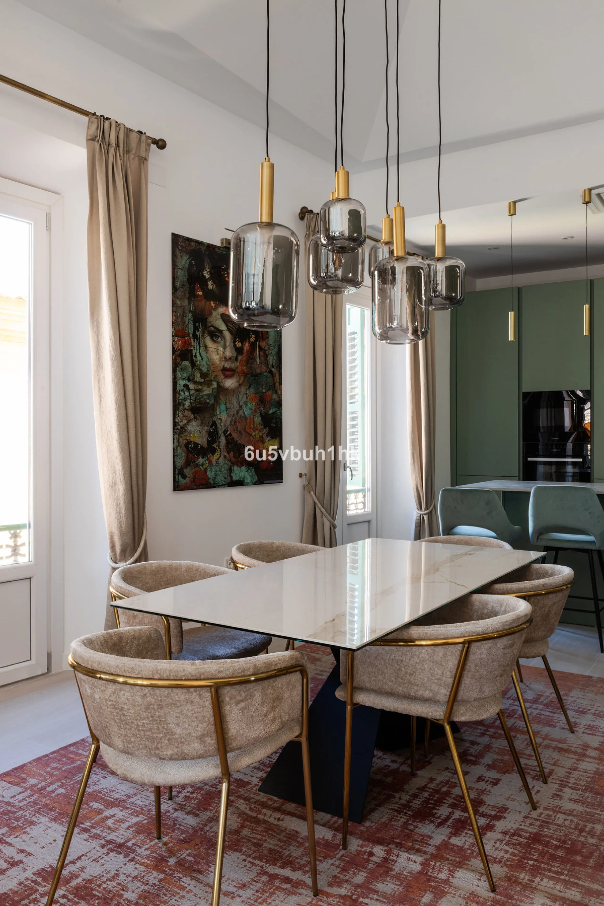 Discover sophisticated city living in this fully renovated penthouse, located in the very heart of Málaga's historic centre. Designed for those who appreciate refined aesthetics, comfort, and tranquillity, this home offers a private retreat in one of the 