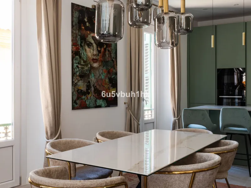 Discover sophisticated city living in this fully renovated penthouse, located in the very heart of Málaga's historic centre. Designed for those who appreciate refined aesthetics, comfort, and tranquillity, this home offers a private retreat in one of the 