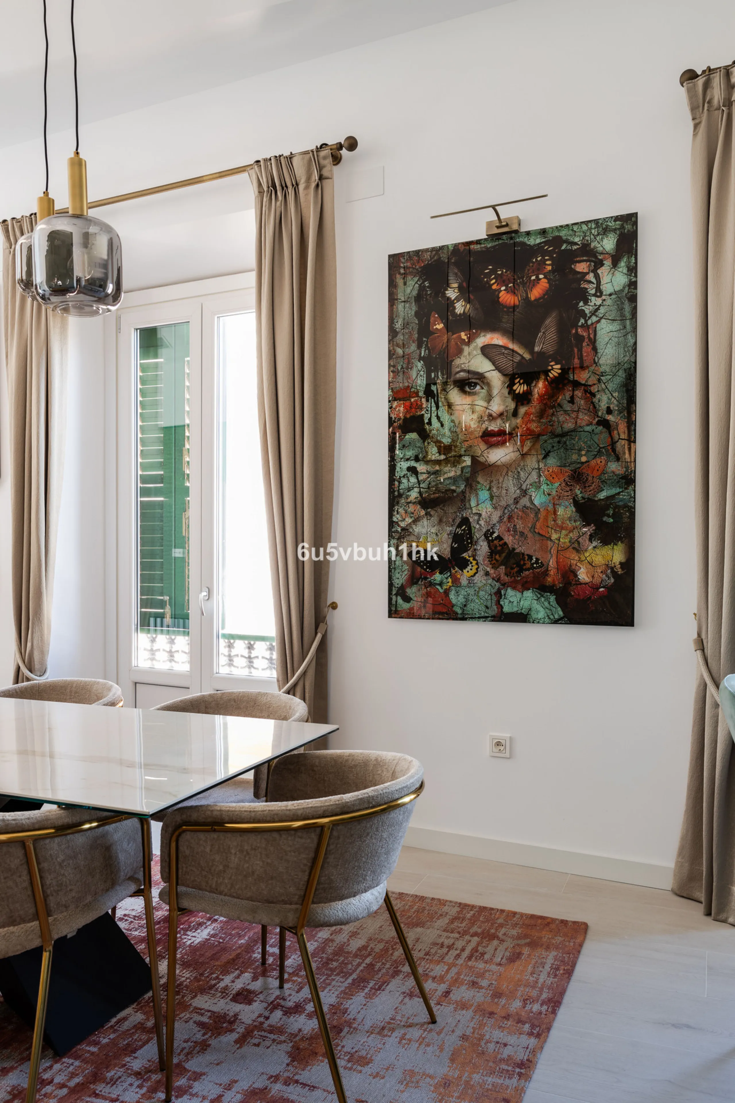 Discover sophisticated city living in this fully renovated penthouse, located in the very heart of Málaga's historic centre. Designed for those who appreciate refined aesthetics, comfort, and tranquillity, this home offers a private retreat in one of the 