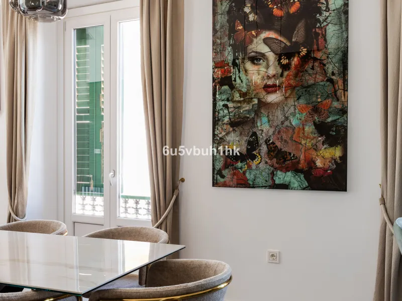 Discover sophisticated city living in this fully renovated penthouse, located in the very heart of Málaga's historic centre. Designed for those who appreciate refined aesthetics, comfort, and tranquillity, this home offers a private retreat in one of the 
