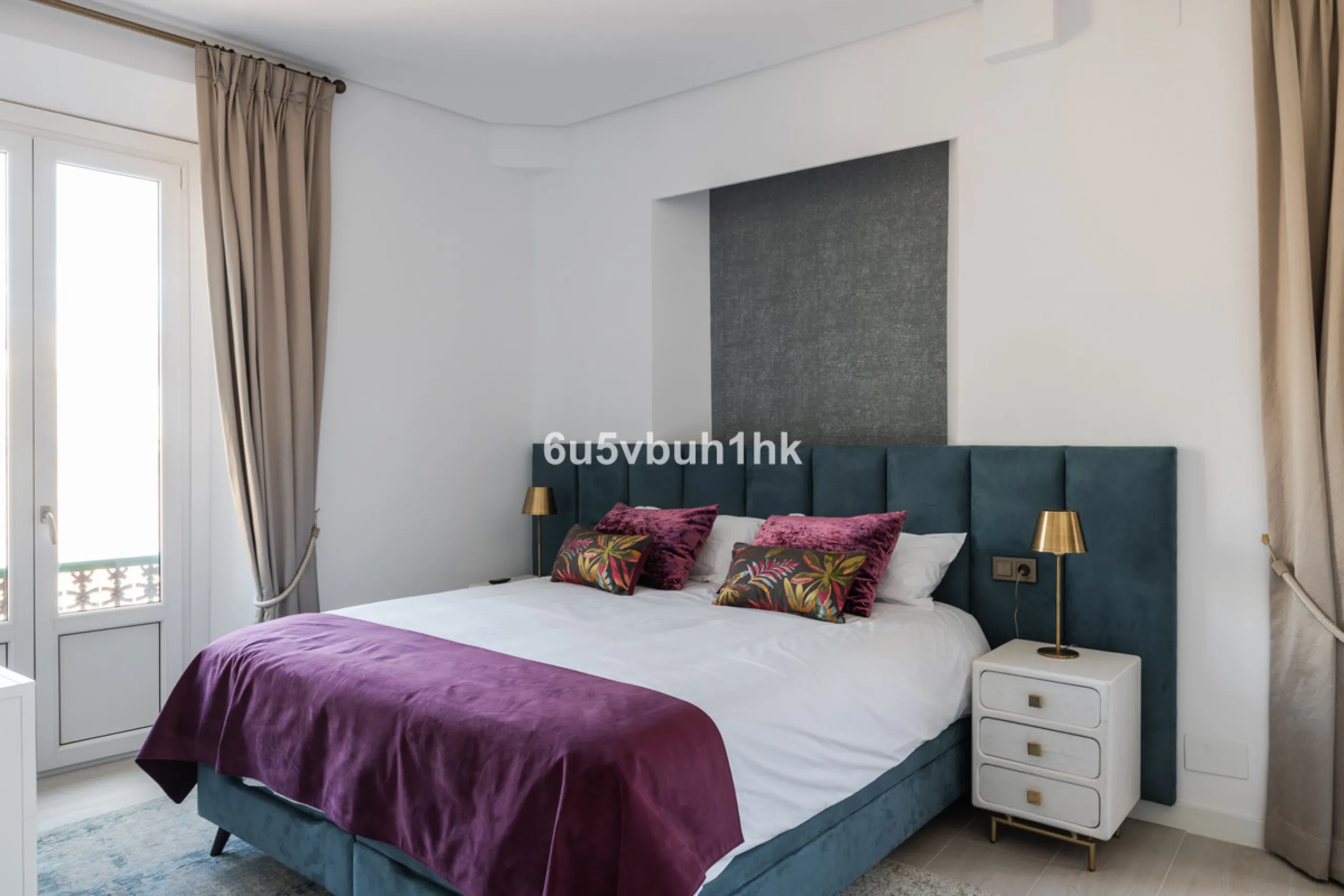 Discover sophisticated city living in this fully renovated penthouse, located in the very heart of Málaga's historic centre. Designed for those who appreciate refined aesthetics, comfort, and tranquillity, this home offers a private retreat in one of the 