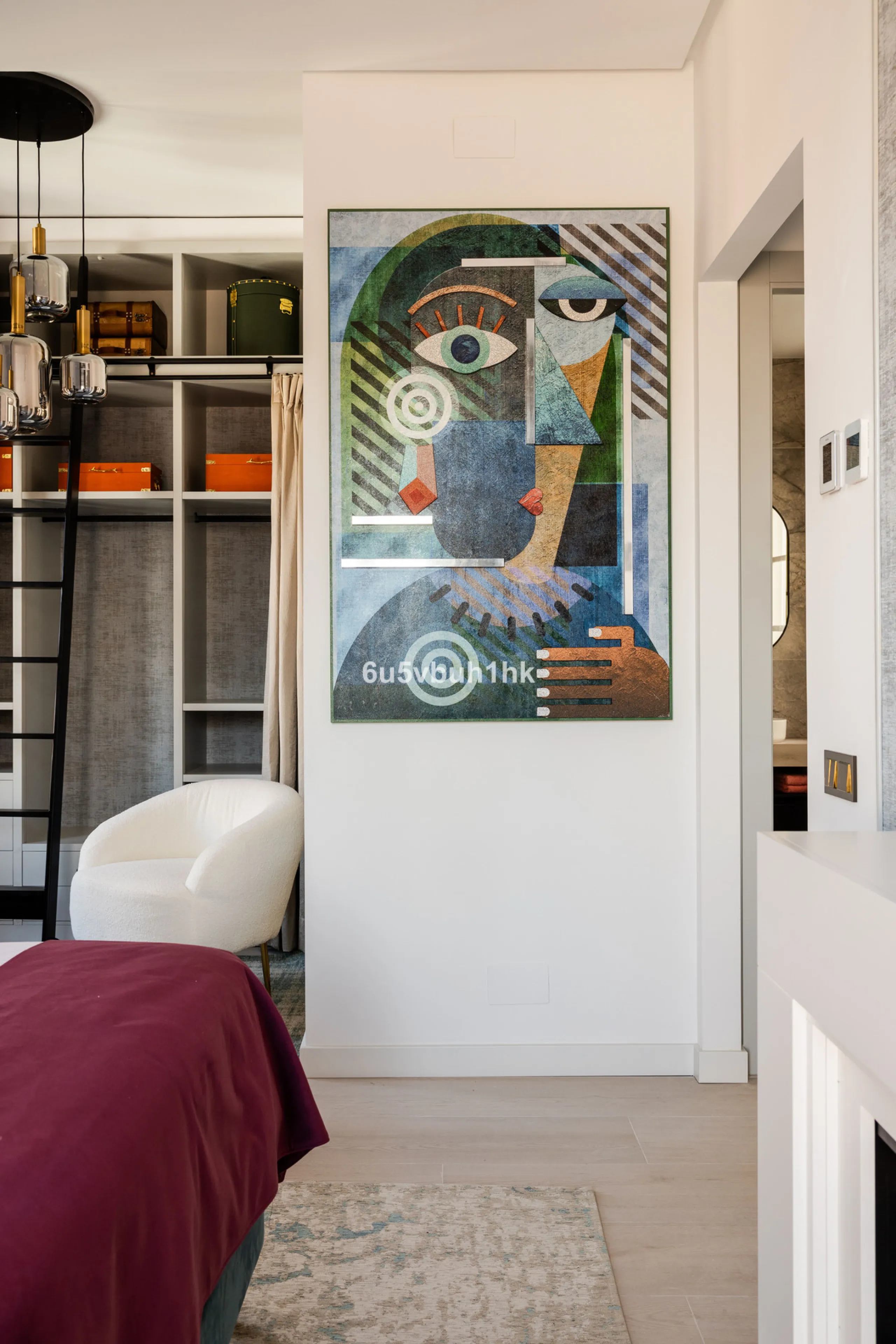 Discover sophisticated city living in this fully renovated penthouse, located in the very heart of Málaga's historic centre. Designed for those who appreciate refined aesthetics, comfort, and tranquillity, this home offers a private retreat in one of the 