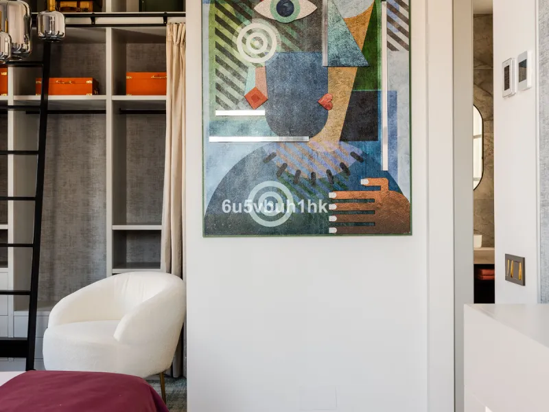 Discover sophisticated city living in this fully renovated penthouse, located in the very heart of Málaga's historic centre. Designed for those who appreciate refined aesthetics, comfort, and tranquillity, this home offers a private retreat in one of the 