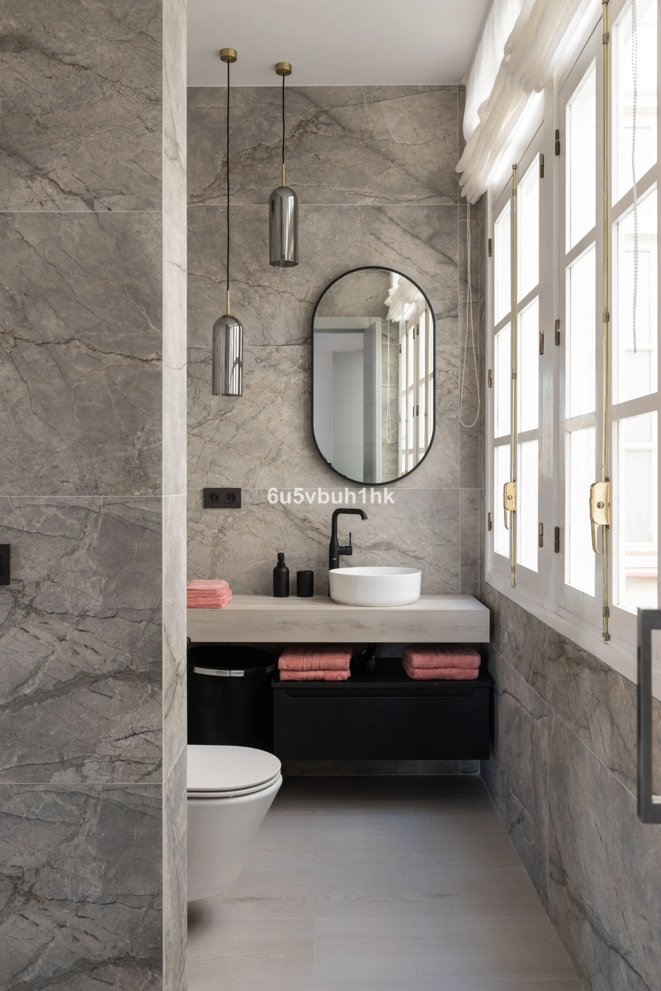 Discover sophisticated city living in this fully renovated penthouse, located in the very heart of Málaga's historic centre. Designed for those who appreciate refined aesthetics, comfort, and tranquillity, this home offers a private retreat in one of the 